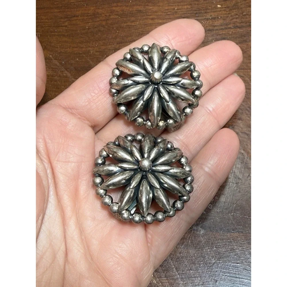 Vtg 1950s Signed NAPIER Silvertone Round Domed Flower Burst Clip On Earrings